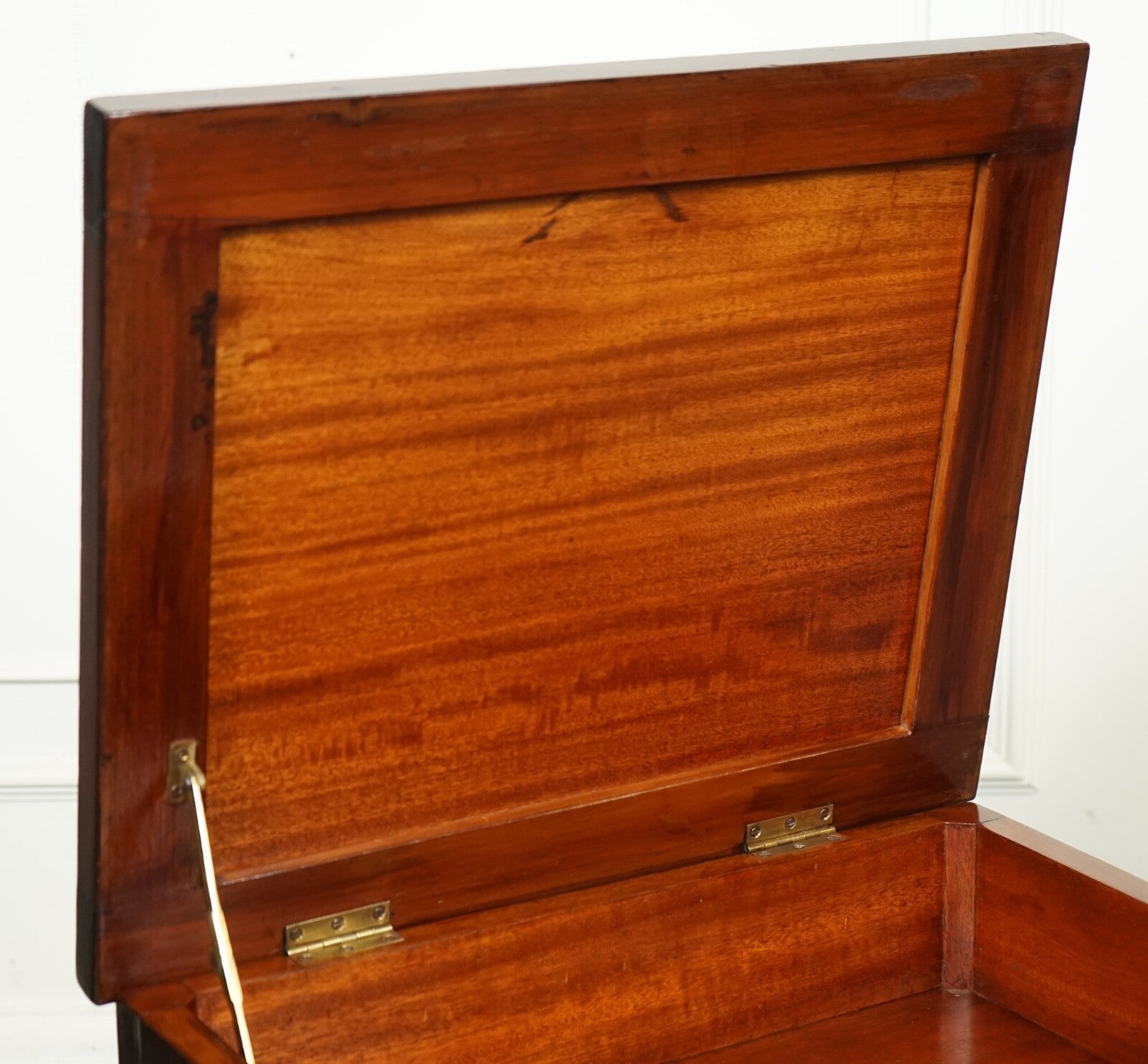 LAiDLER ROBSONS PIANO STOOL WITH STORAGE ON CLAW & BALL FEET