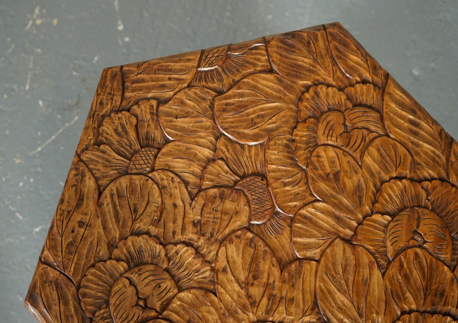 EARLY 19TH CENTURY LIBERTY'S LONDON HAND CARVED OCCASIONAL SIDE END LAMP TABLE