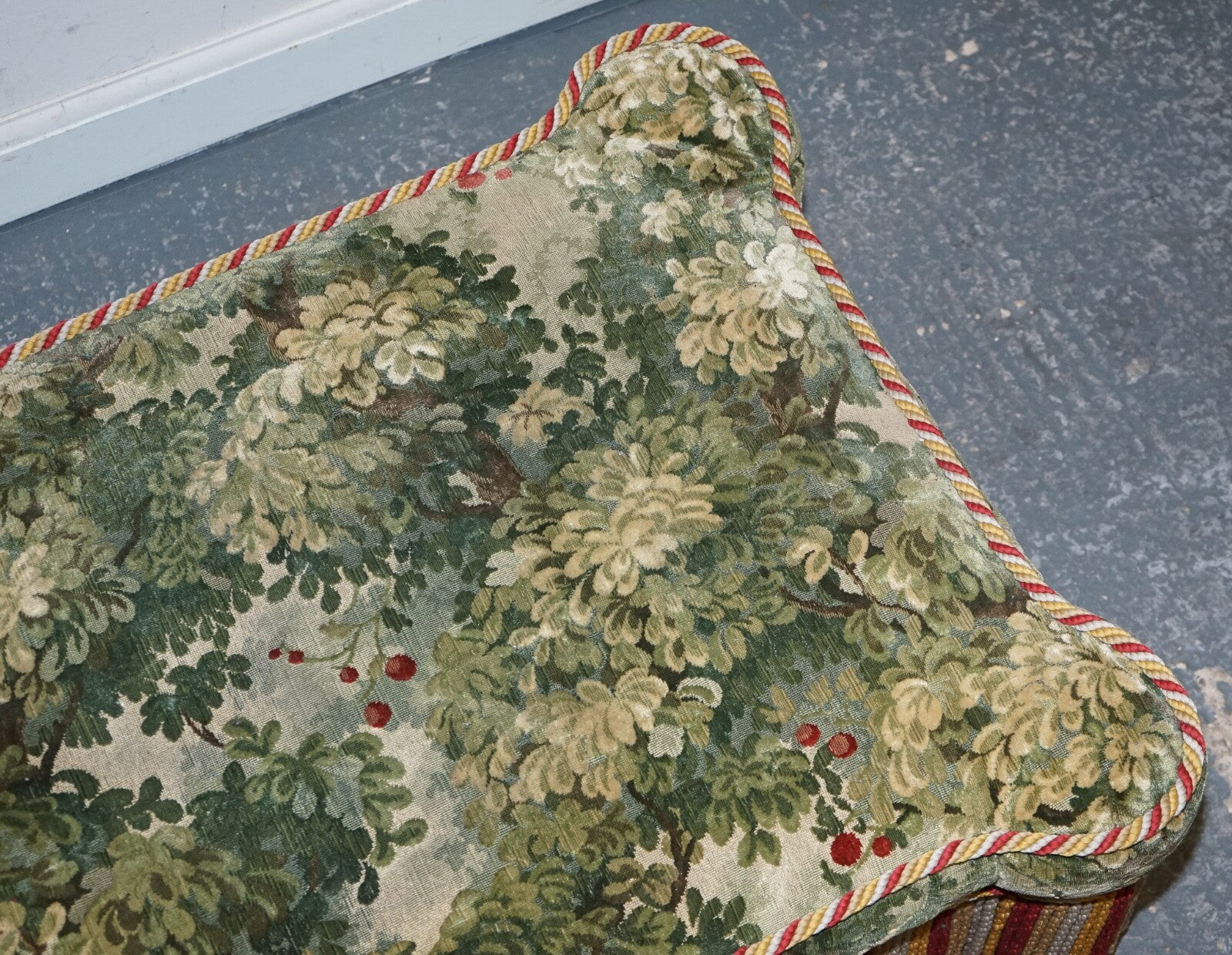 VINTAGE GREAT HARDWICKE TAPESTRY FABRIC OTTOMAN WITH TASSELS AND FRINGE
