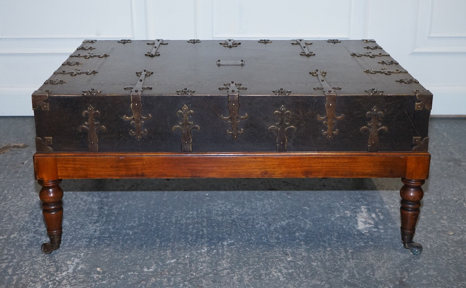 THEODORE ALEXANDER EXQUISITE LARGE COFFEE TABLE DRAWERS ON BOTH SIDES