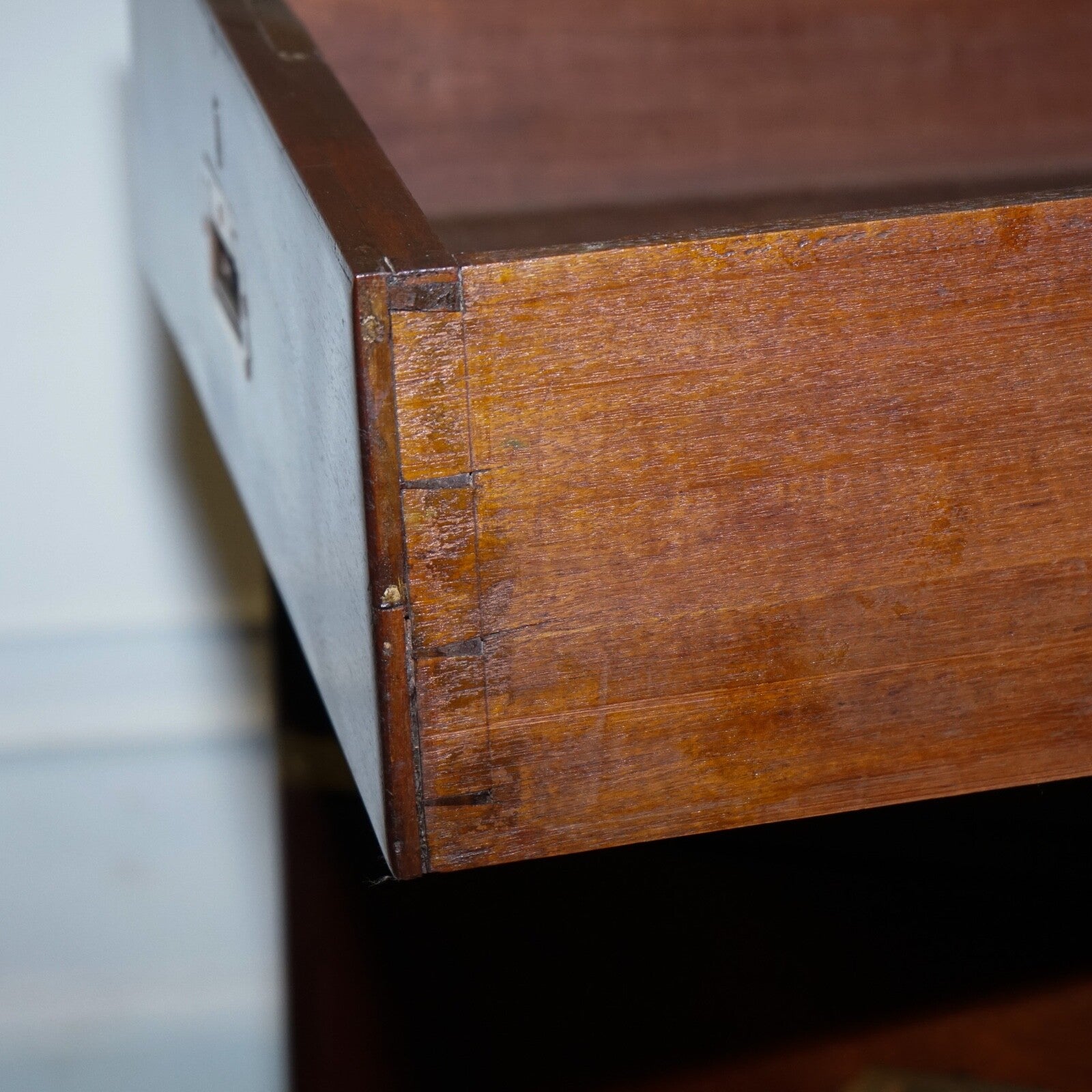 ANTIQUE VICTORIAN MILITARY CAMPAiGN CHEST OF GRADUATED DRAWERS