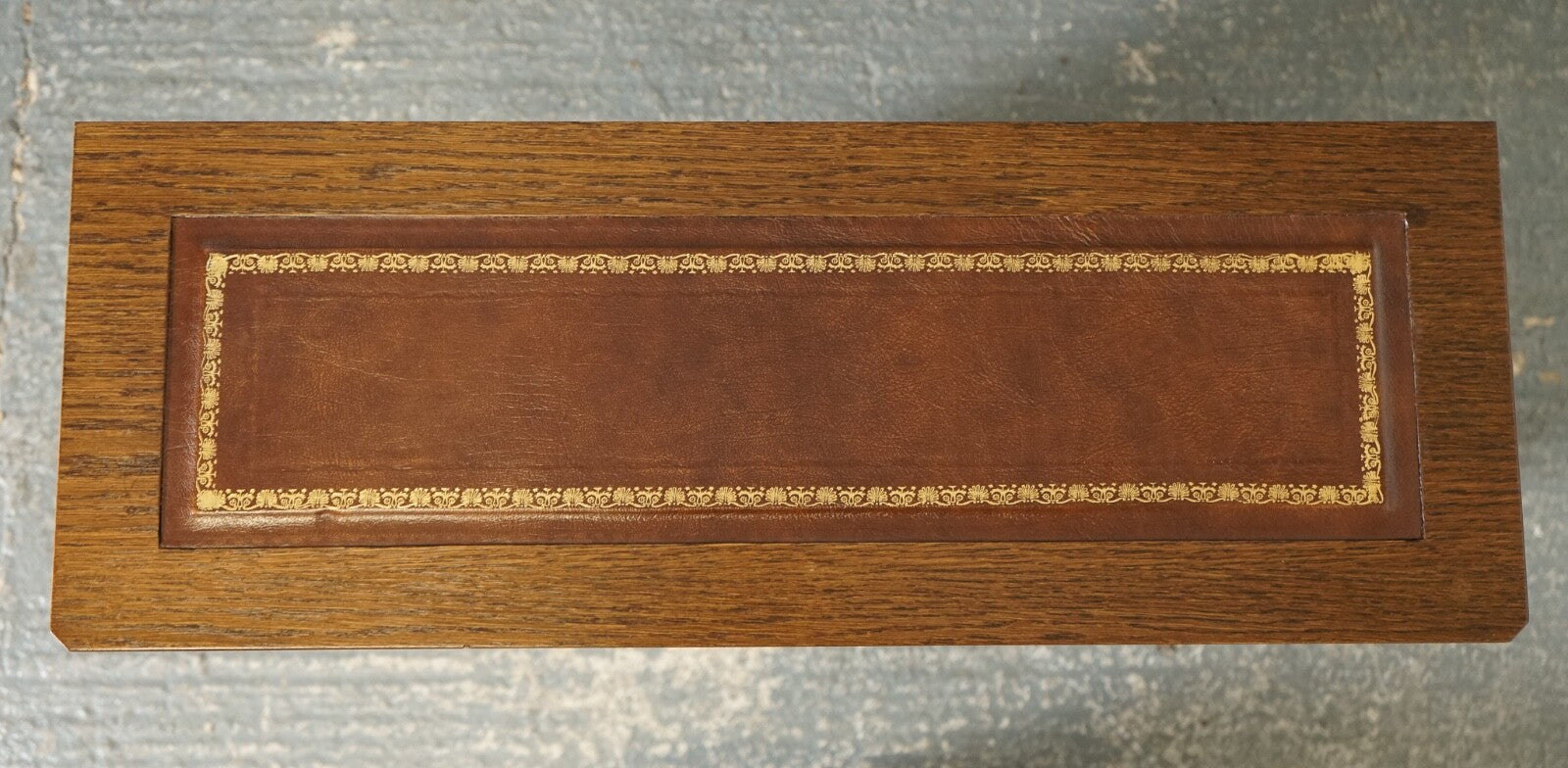 VINTAGE OAK OPEN BOOKCASE ADJUSTABLE SHELVES BROWN LEATHER TOP PART OF SUITE
