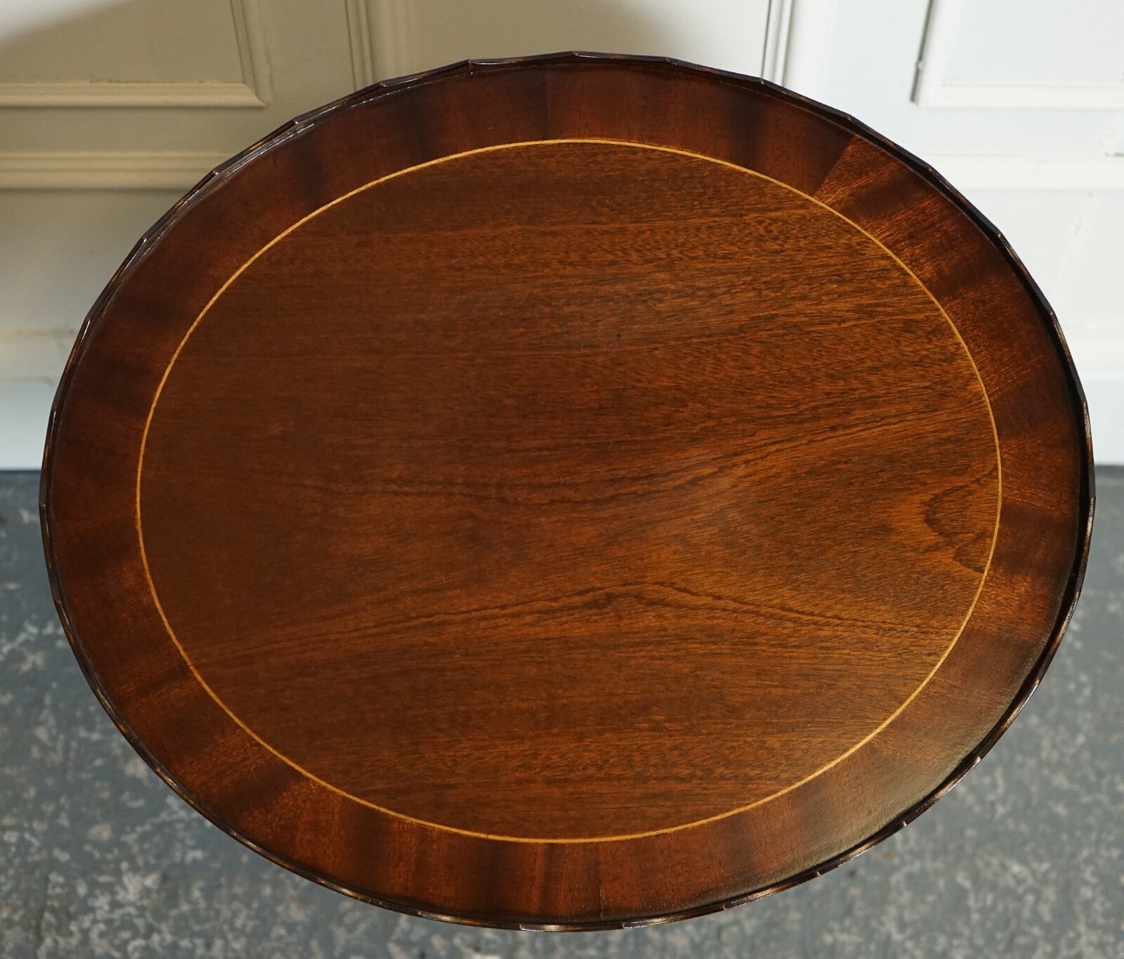 FLAMED HARDWOOD OVAL PIE CRUST SIDE END LAMP TABLE J1