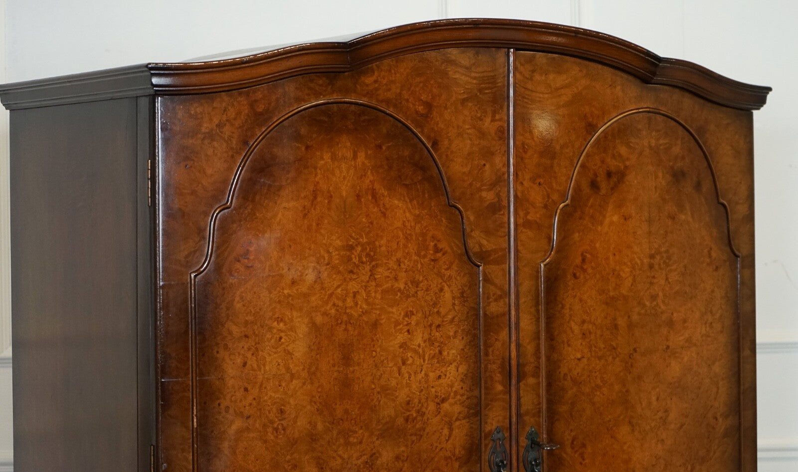 ViNTAGE ART DECO WARDROBE MADE BY MAPLE & CO TWO LARGE DRAWERS QUEEN ANNE LEGS