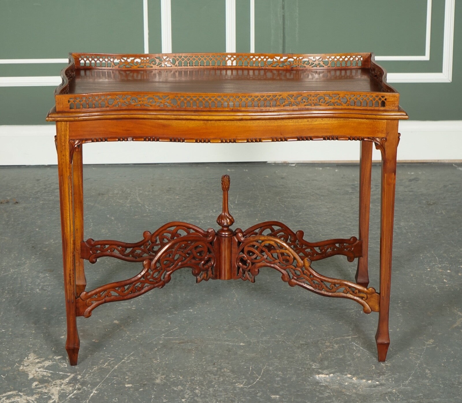 VERY FINE ANTIQUE MAHOGANY GEORGE III CHIPPENDALE STYLE CONSOLE SLIVER TABLE