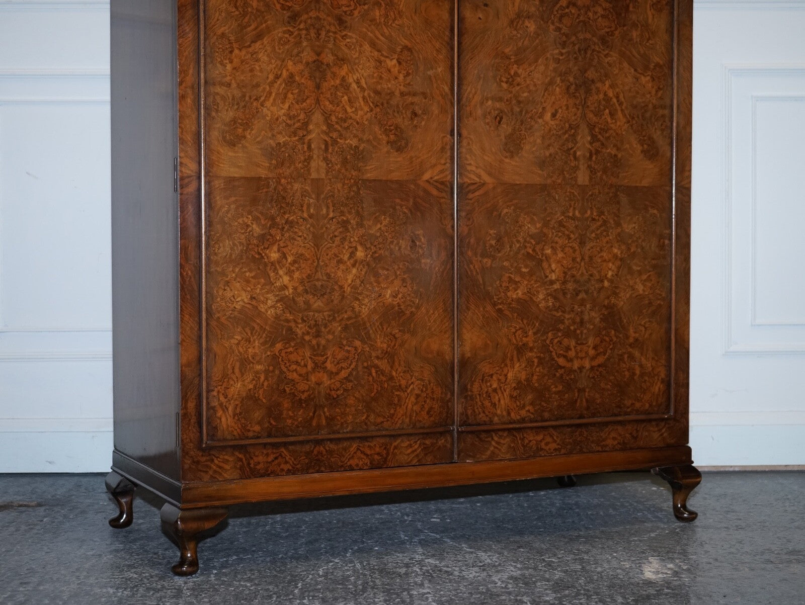 GORGEOUS ART DECO BURR WALNUT DOUBLE WARDROBE WITH MiRROR