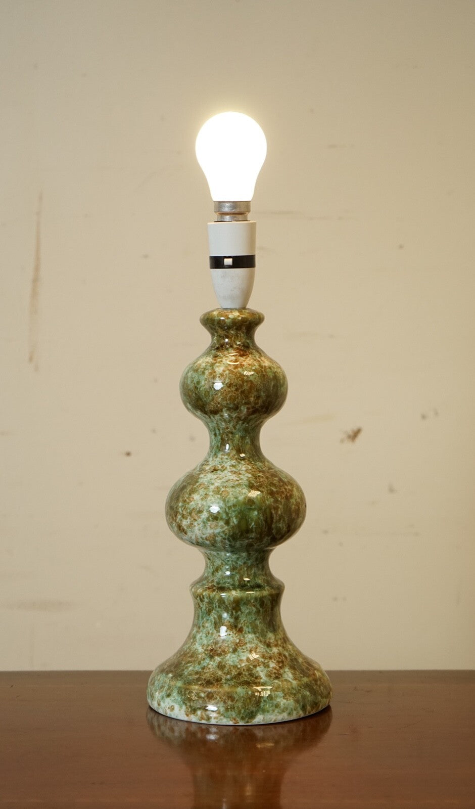 VINTAGE SINGLE GREEN CERAMIC TABLE LAMP
