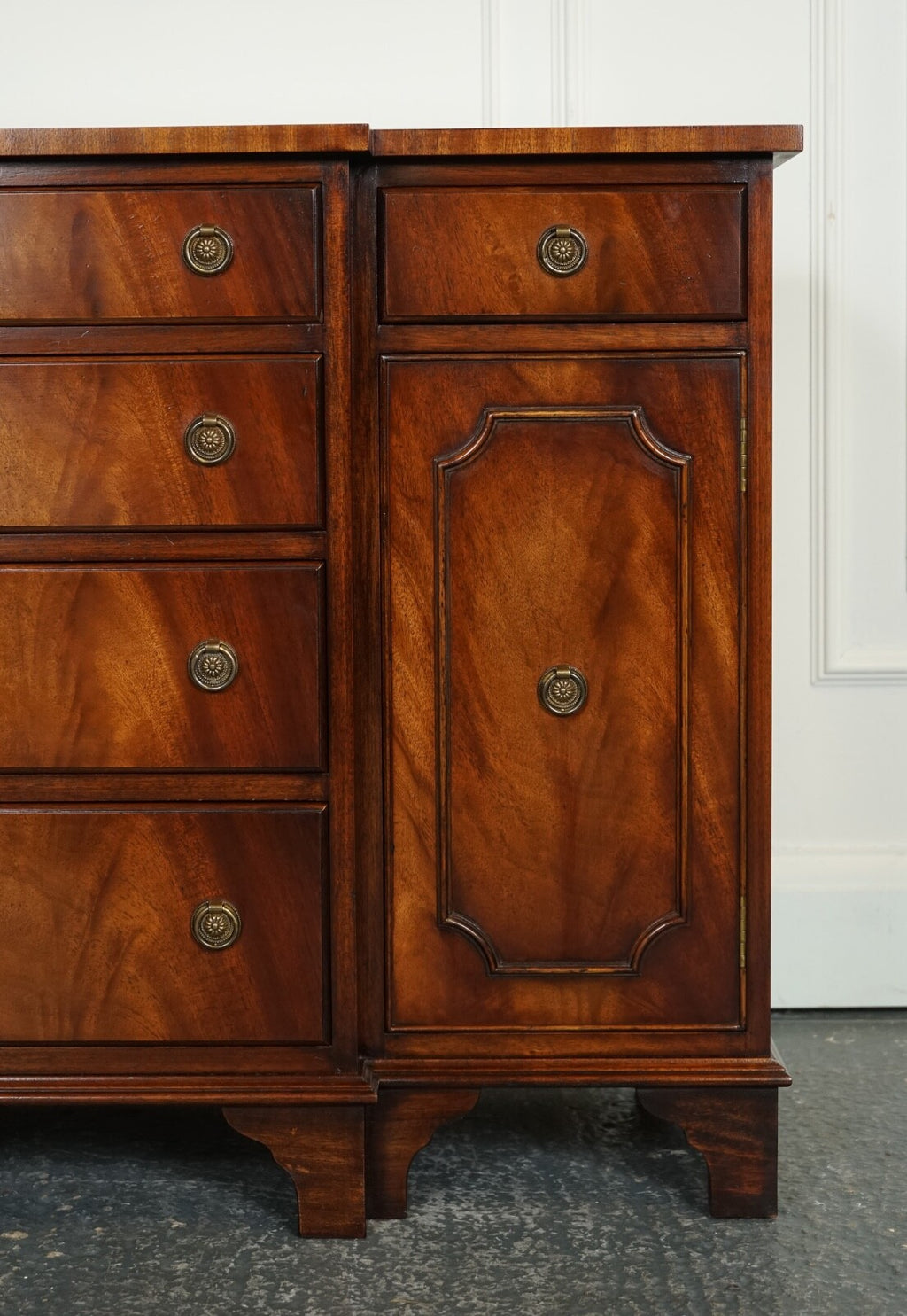 LOVELY BEVAN FUNNELL GEORGIAN STYLE FLAMED HARWOOD BUFFET SIDEBOARD J1