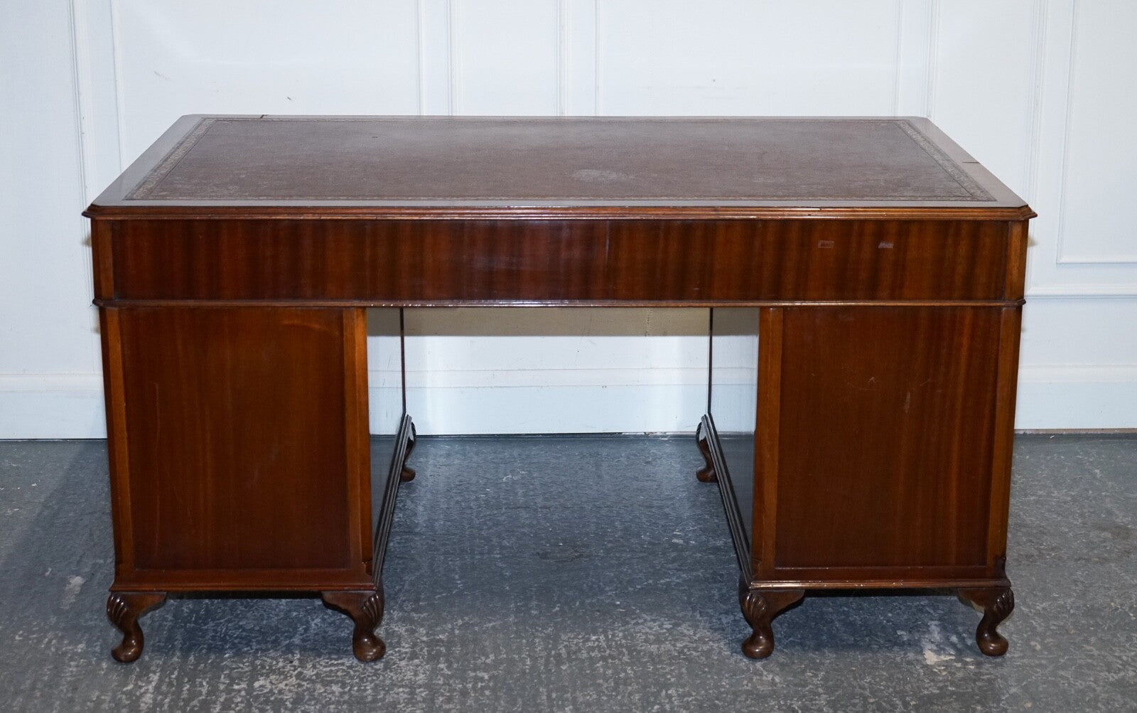 RARE GLOBE WERNICKE BURGUNDY EMBOSSED LEATHER TOP TWIN PEDESTAL DESK