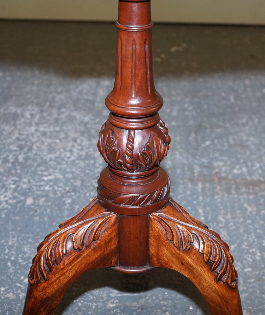 LOVELY LARGE HARDWOOD LARGE PIE CRUST TILT TOP SIDE WINE PLANT LAMP TABLE