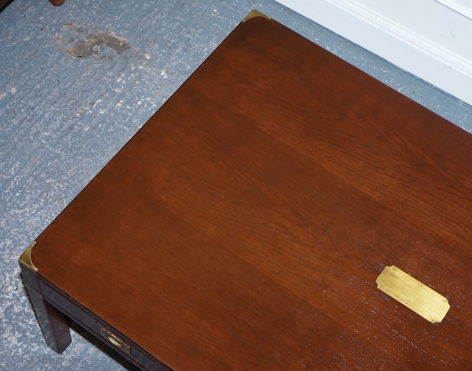 STUNNING MILITARY CAMPAIGN REH KENNEDY COFFEE TABLE WITH THREE DEEP DRAWERS