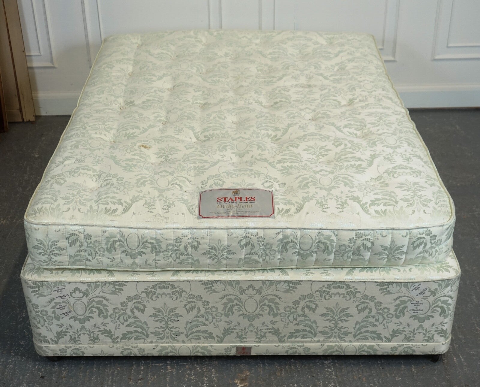 STAPLES & CO DOUBLE DIVAN & MATTRESS BED