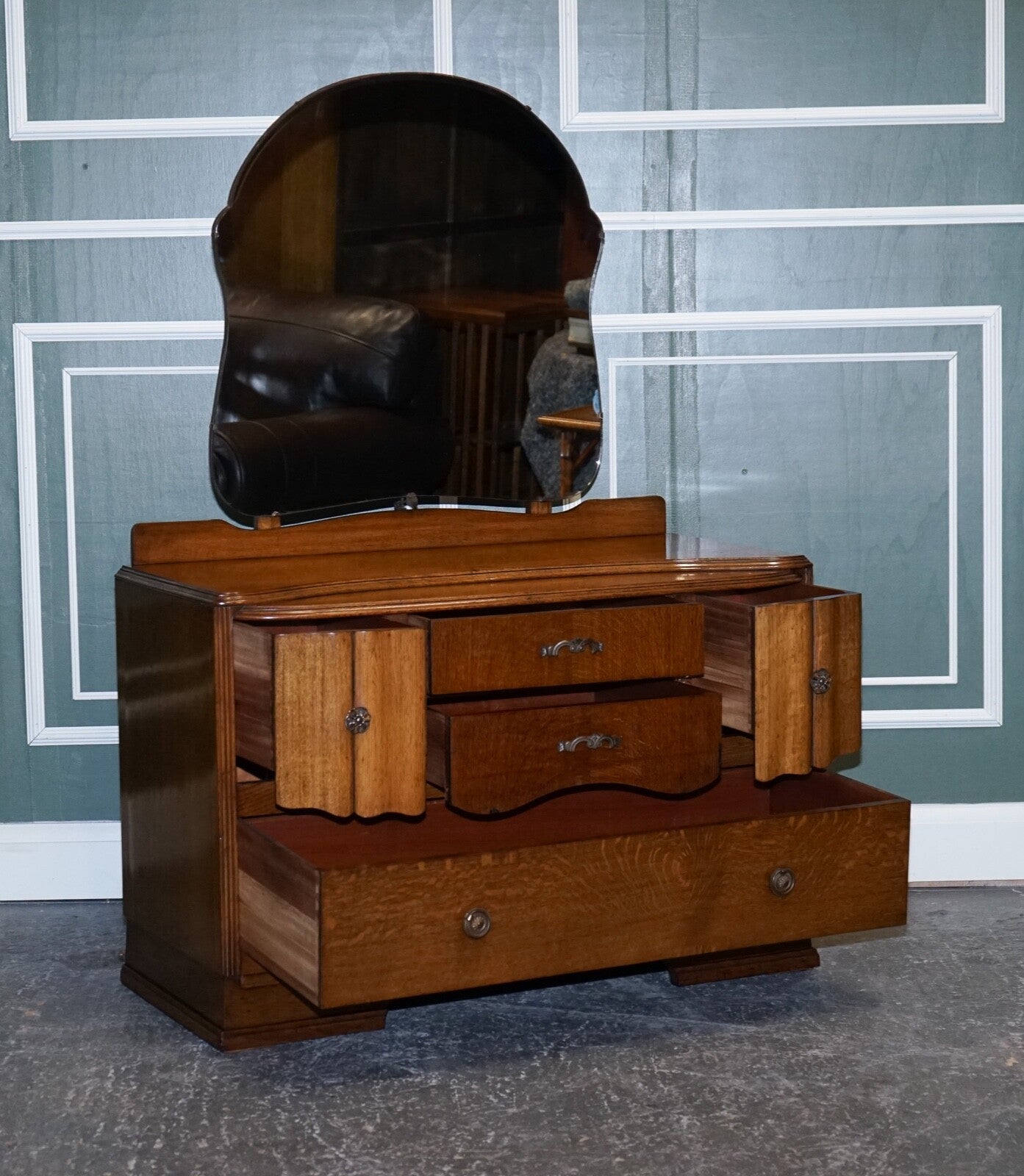 LOVELY VINTAGE ART DECO HAND CARVED OAK DRESSING TABLE WITH MIRROR
