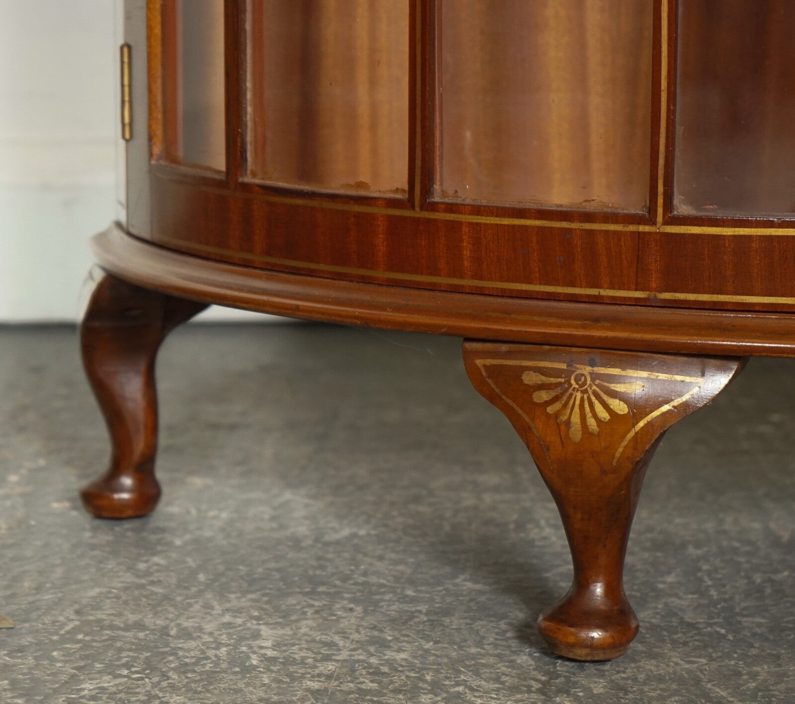 ORIENTAL CHINESE DWARF BOW FRONT DISPLAY CABINET WITH GLASS SHELVES