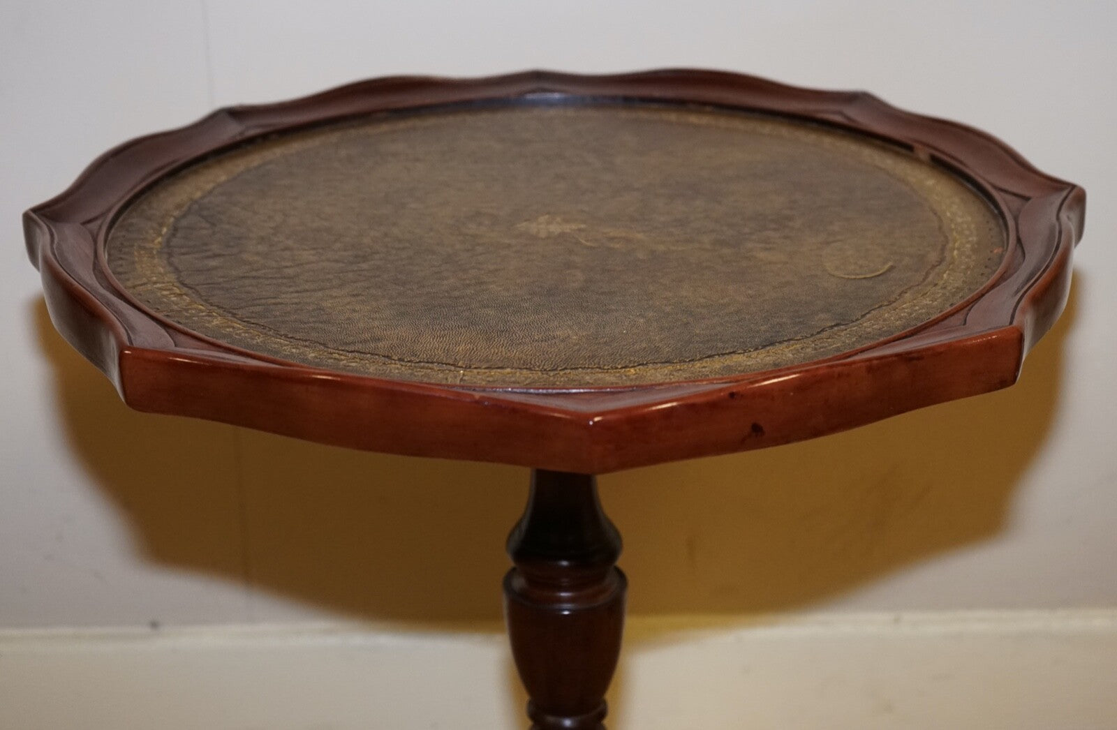STUNNING VINTAGE BROWN LEATHER PLANT/WINE TRIPOD STAND ON PAW FEET WITH CASTORS