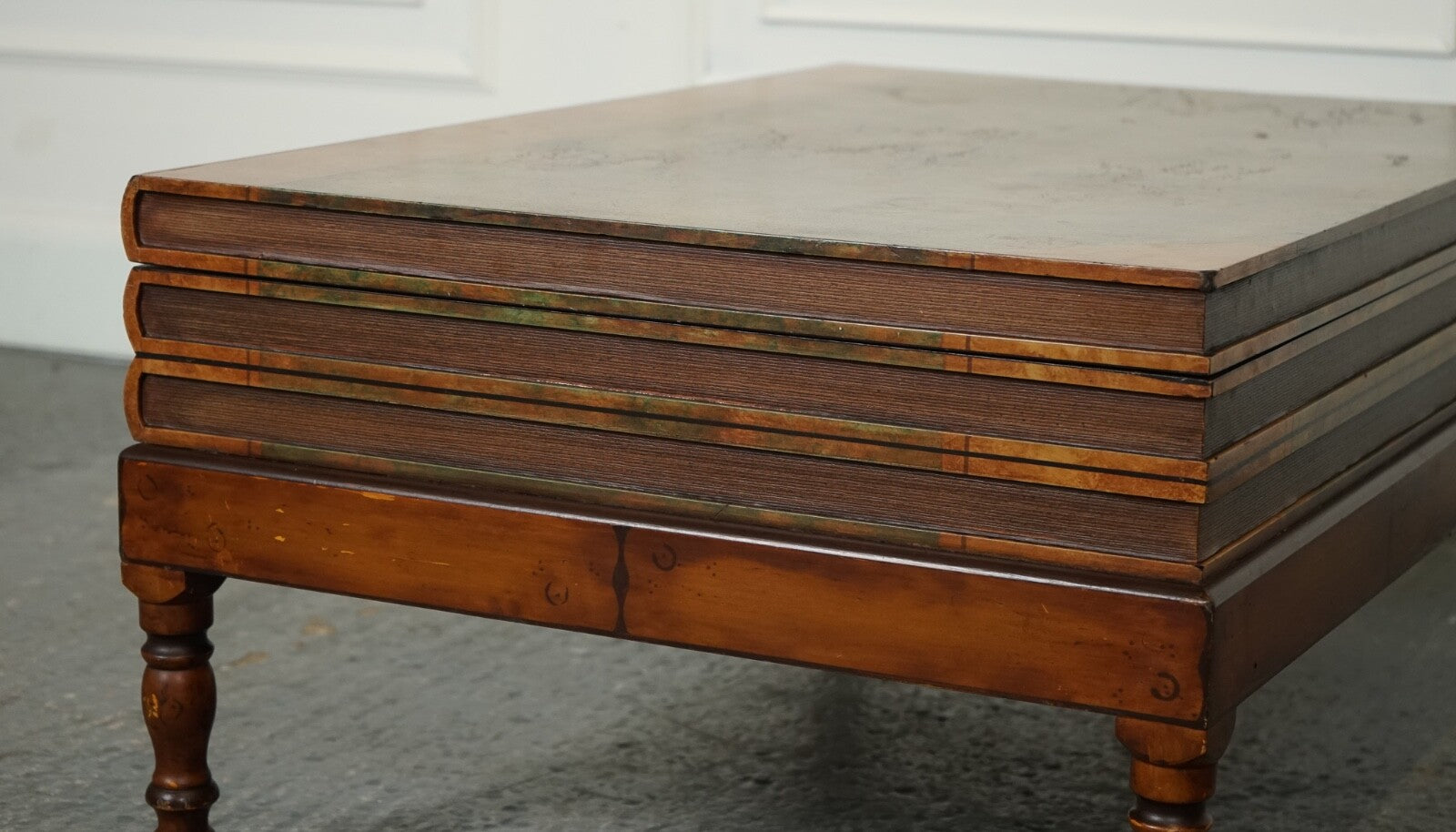 LOVELY VINTAGE FAUX STACK OF BOOKS COFFEE TABLE INTERNAL STORAGE J1