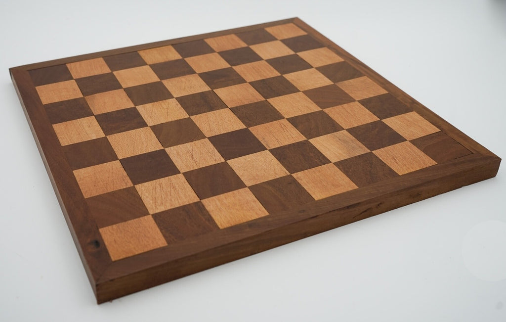 ANTIQUE ENGLISH QUALITY STAUNTON WEIGHTED CHESS SET WITH BOX AND BOARD