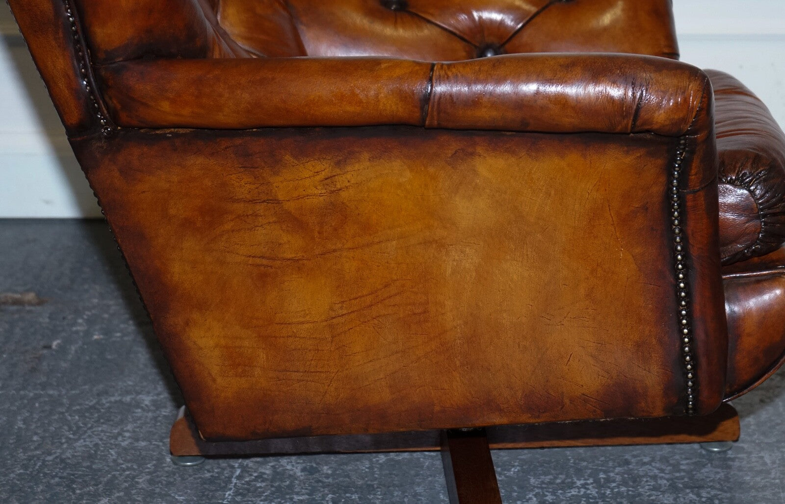 VINTAGE FULLY RESTORED HAND DYED BROWN LEATHER RETRO LOUNGE CHAIR AND FOOTSTOOL