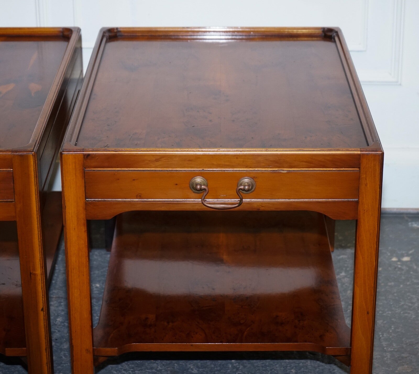 VINTAGE PAIR OF BEVAN FUNNELL YEW WOOD TWO TIERED SIDE LAMP SIDE TABLES
