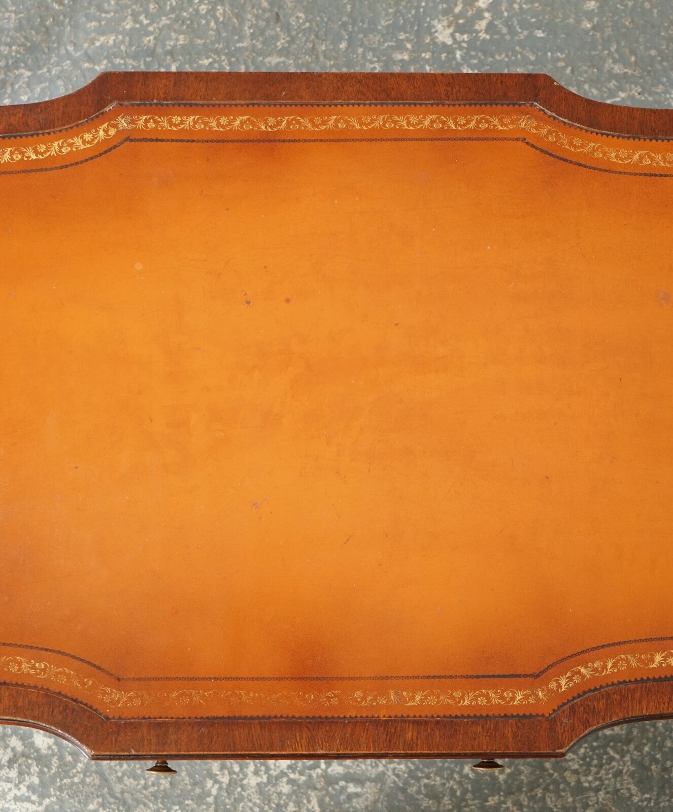 VINTAGE HEIRLOOM WEIMAN BROWN LEATHER TOP COFFEE TABLE