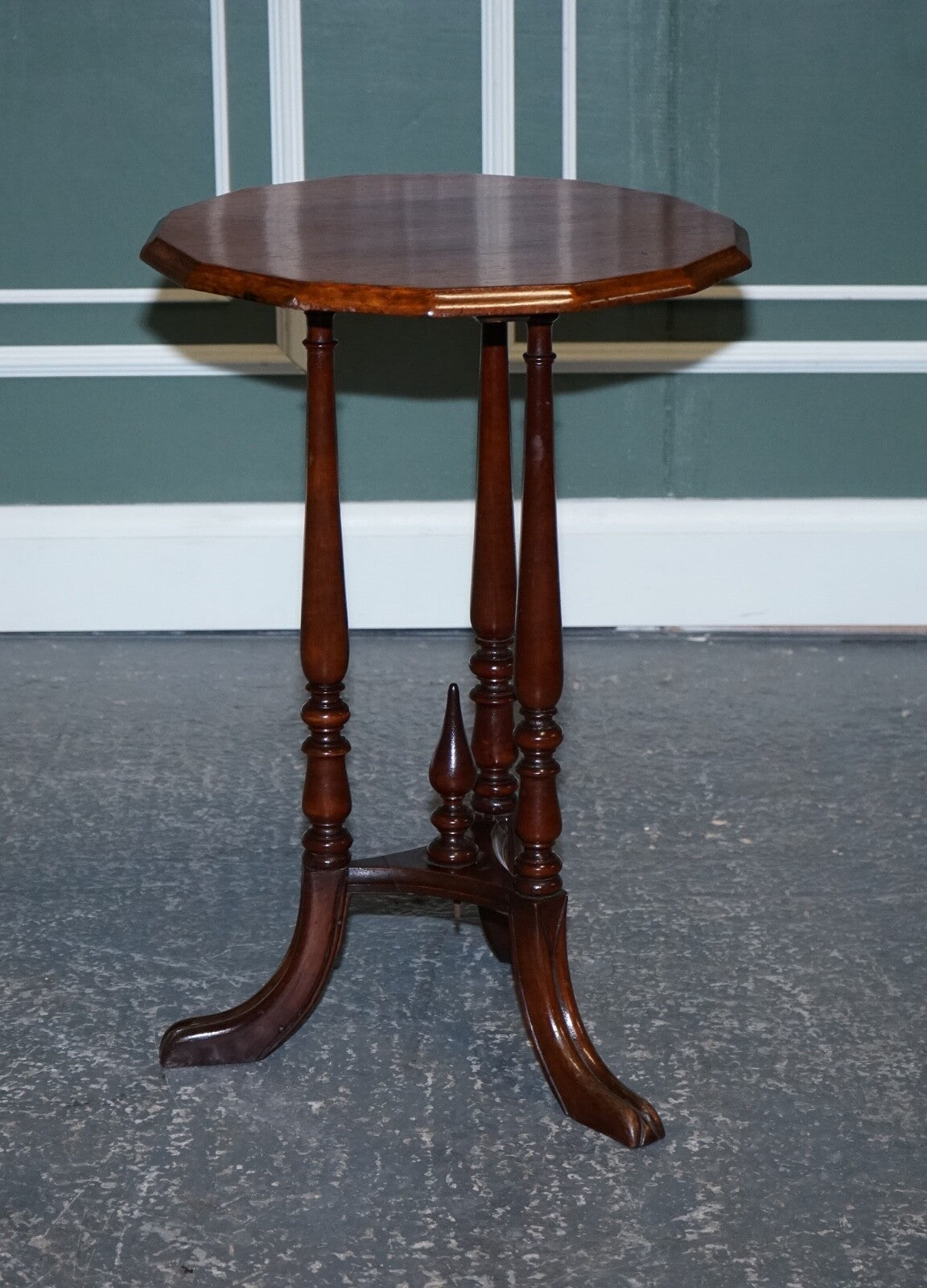 LOVELY RESTORED HARDWOOD HEXAGON SIDE TABLE WITH CURVED SPADE FEET