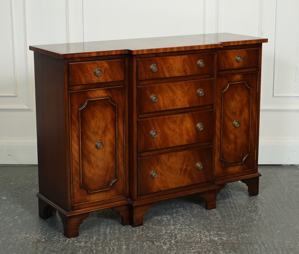 LOVELY BEVAN FUNNELL GEORGIAN STYLE FLAMED HARWOOD BUFFET SIDEBOARD J1
