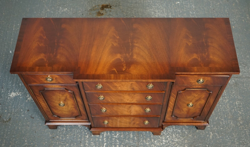 LOVELY BEVAN FUNNELL GEORGIAN STYLE FLAMED HARWOOD BUFFET SIDEBOARD J1