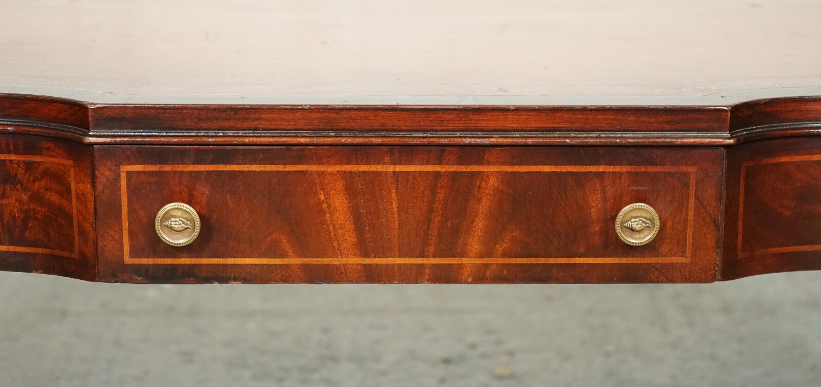 VINTAGE HEIRLOOM WEIMAN BROWN LEATHER TOP COFFEE TABLE