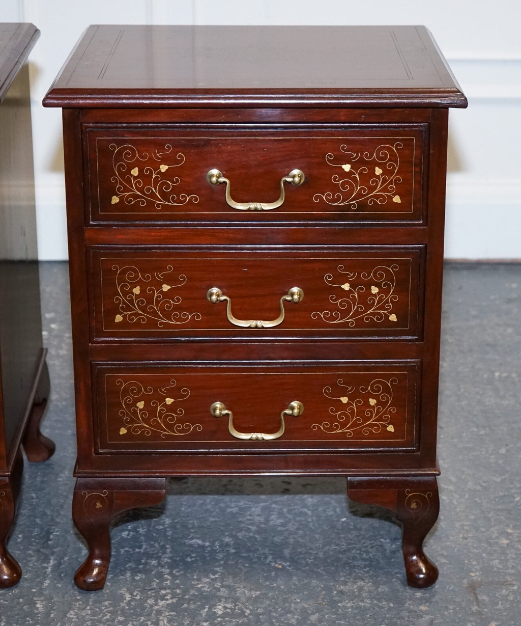STUNNING PAIR OF BRASS INLIAD ANGLO INDIAN BEDSIDE TABLES NIGHTSTANDS