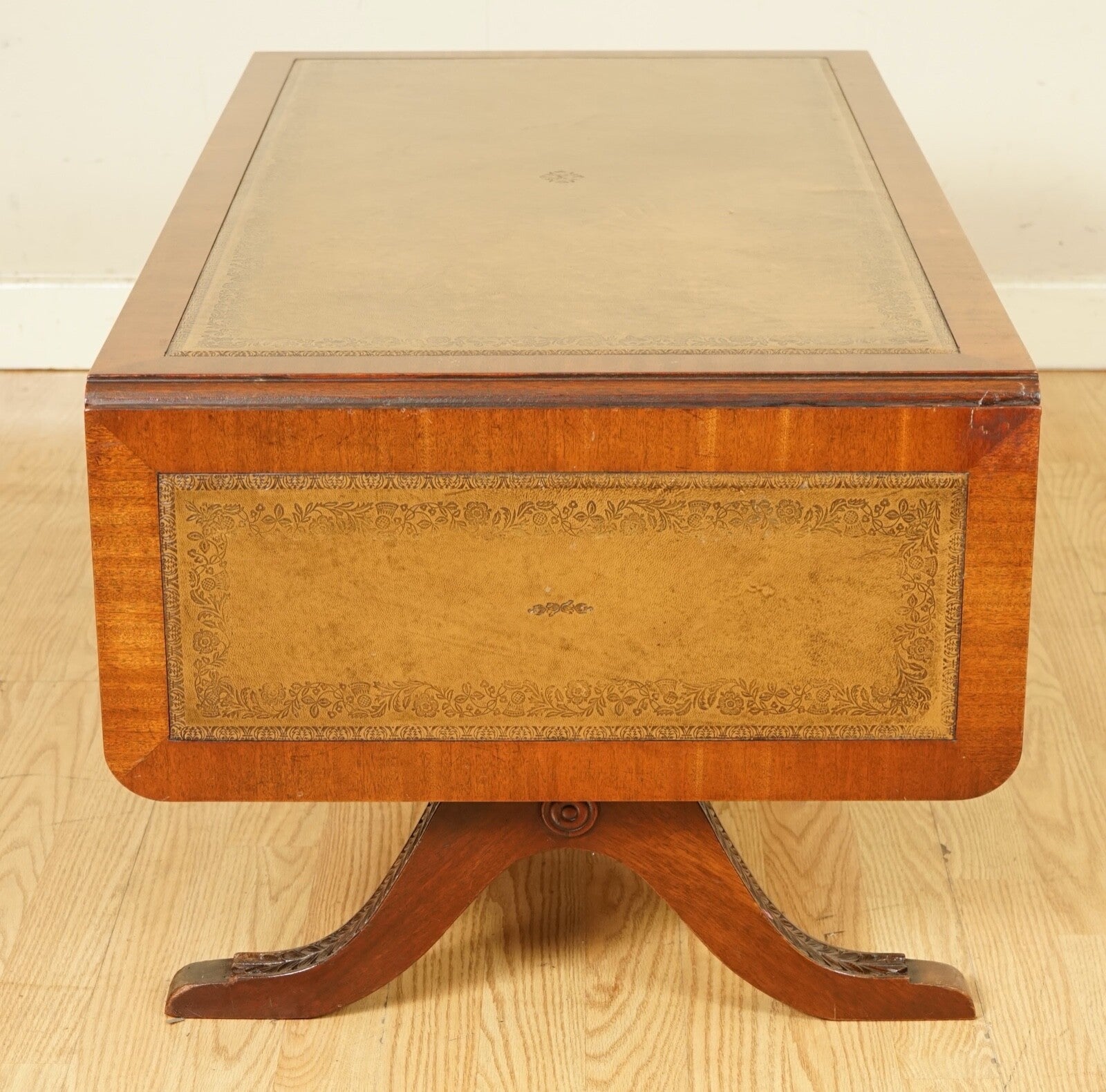 VINTAGE BEVAN FUNNELL EXTENDING MAHOGANY COFFEE TABLE WITH LEATHER TOP