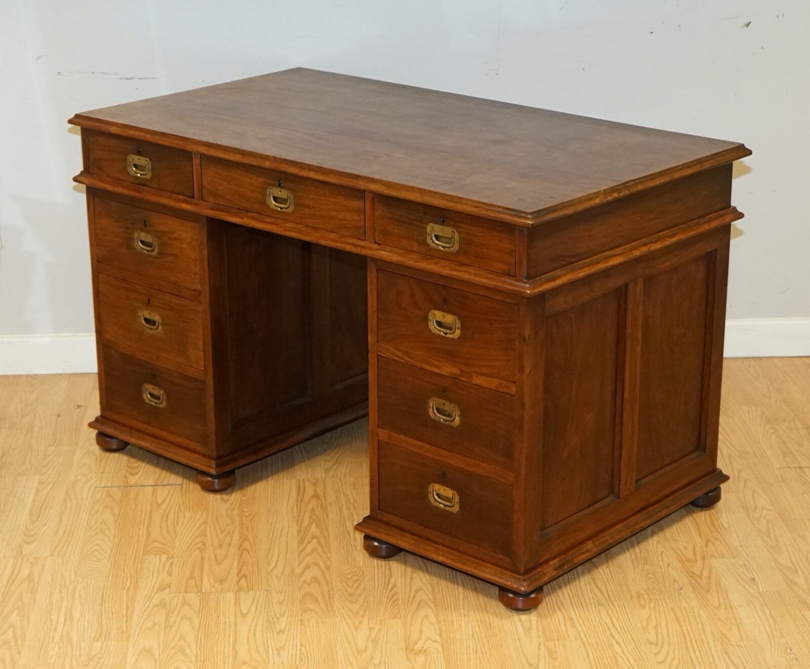 ANTIQUE RARE CIRCA 1880 VICTORIA REGINA MILITARY CAMPAIGN PEDESTAL DESK