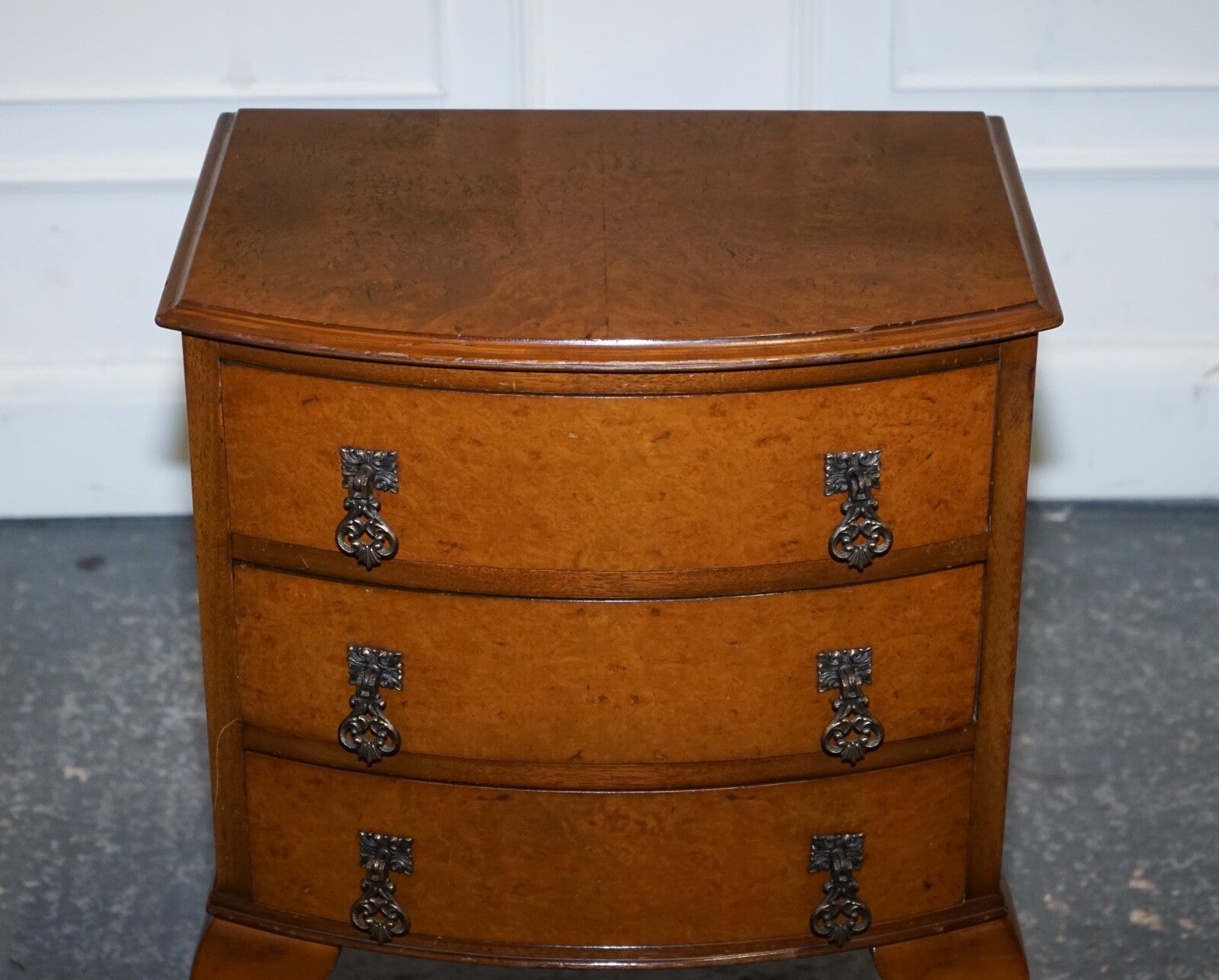 GORGEOUS VINTAGE ART DECO STYLE BURR WALNUT SIDE END LAMP TABLE QUEEN ANNE LEGS