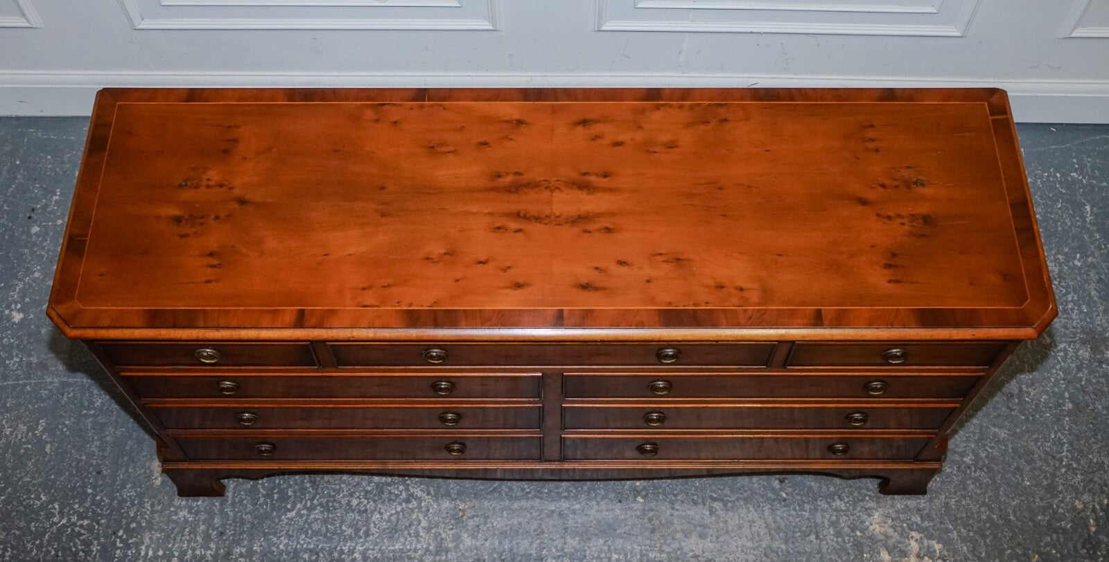 GEORGIAN STYLE H.G. HUDSON BURR WALNUT SIDEBOARD BANK OF DRAWERS QUALITY MADE