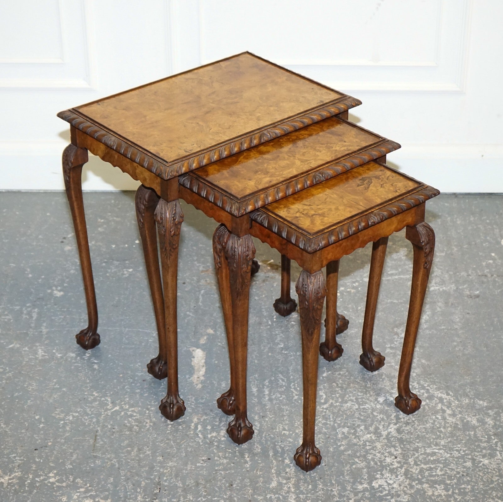 STUNNING BURR WALNUT NEST OF  THREE TABLES CARVED CLAW & BALL FEET