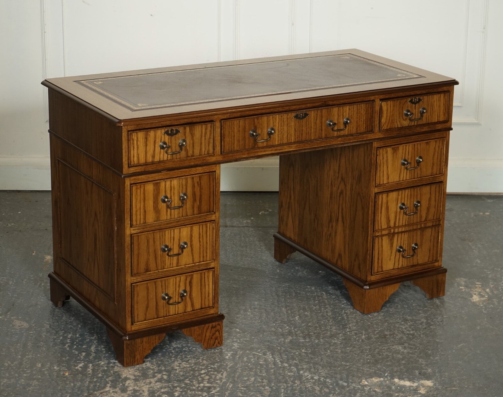 VINTAGE OAK OFFICE PEDESTAL DESK BROWN LEATHER TOP PART OF SUITE