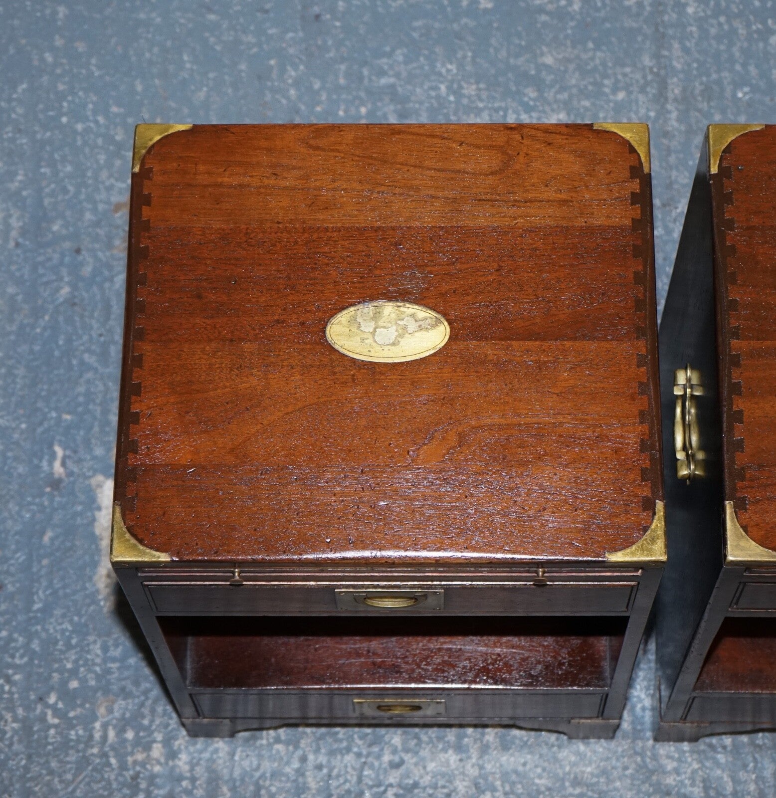 PAIR OF MILITARY CAMPAIGN BEVAN FUNELL BEDSIDE TABLES NIGHTSTANDS TWO DRAWERS