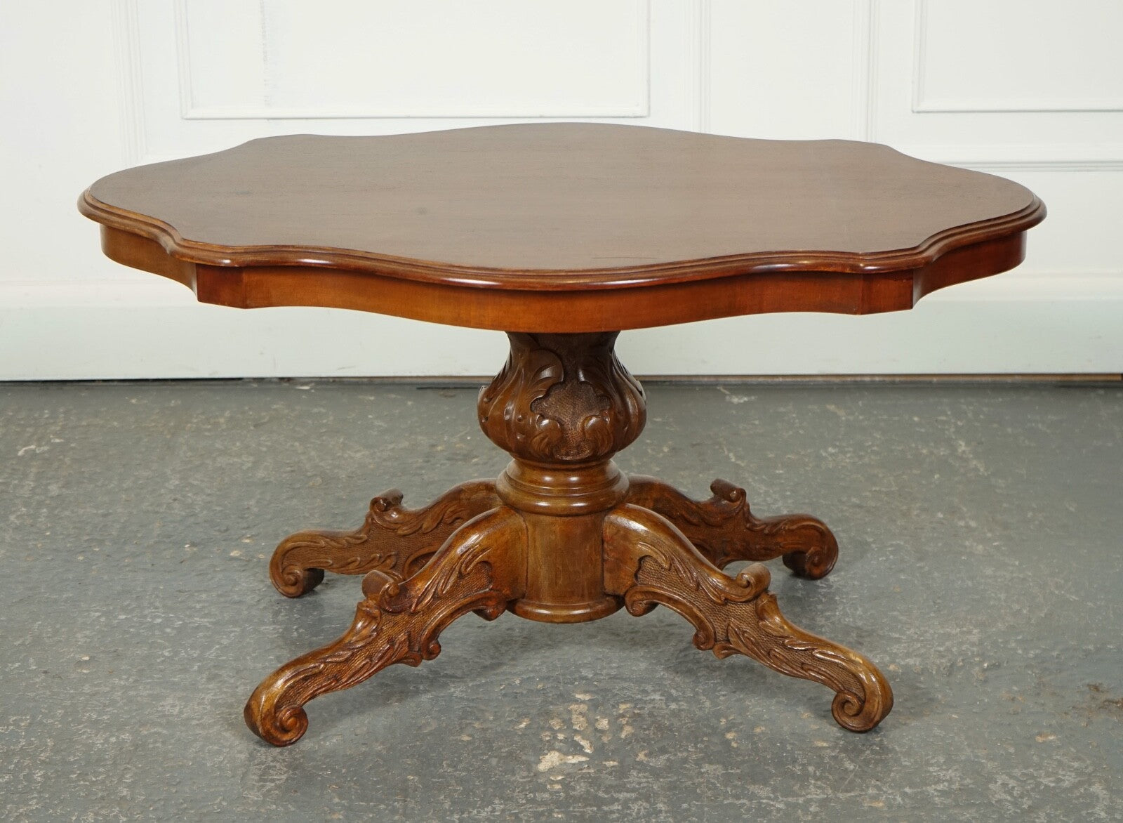 VINTAGE ITALIAN WALNUT BAROQUE COFFEE TABLE J1
