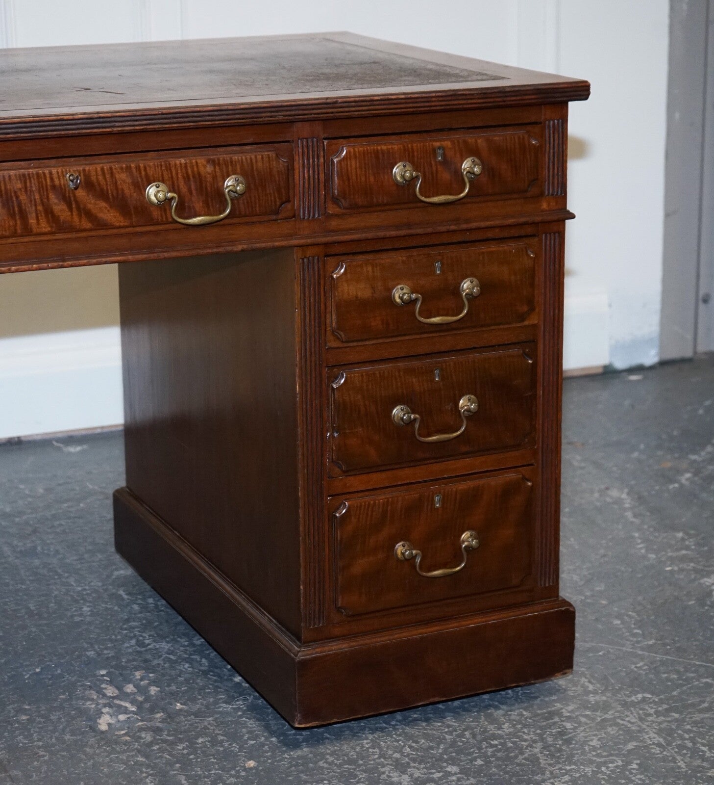 EDWARDIAN MAPLE & CO PEDESTAL WRITING DESK DISTRESSED BROWN EMBOSSED LEATHER