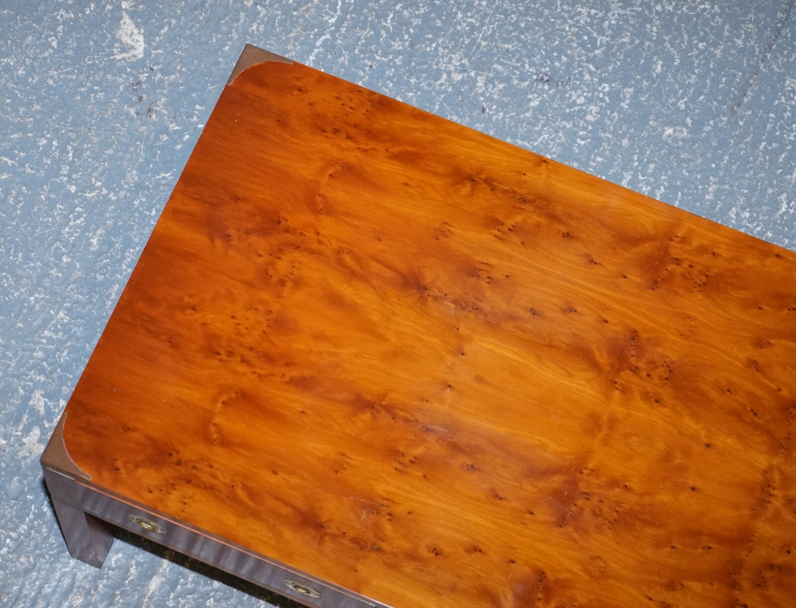 RESTORED BURR YEW & ELM BRASS MILITARY CAMPAIGN 3 DRAWER COFFEE TABLE