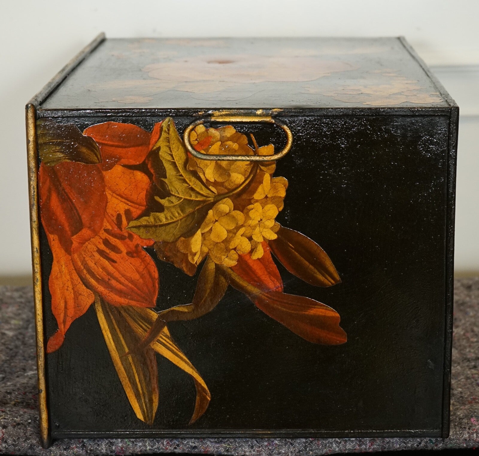 VERY DECORATIVE VINTAGE SHAW & SONS METAL FLORAL HAND PAINTED DESIGN STORAGE BOX