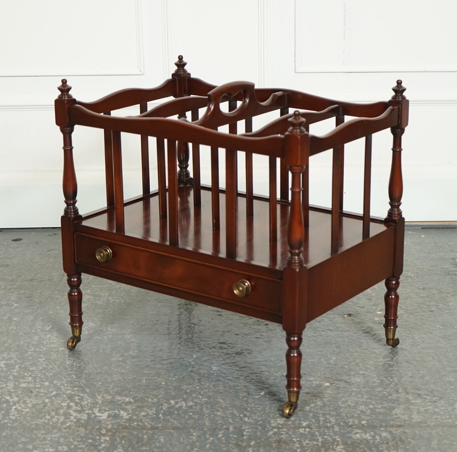 GORGEOUS VINTAGE MAHOGANY CANTERBURY NEWSPAPER RACK J1