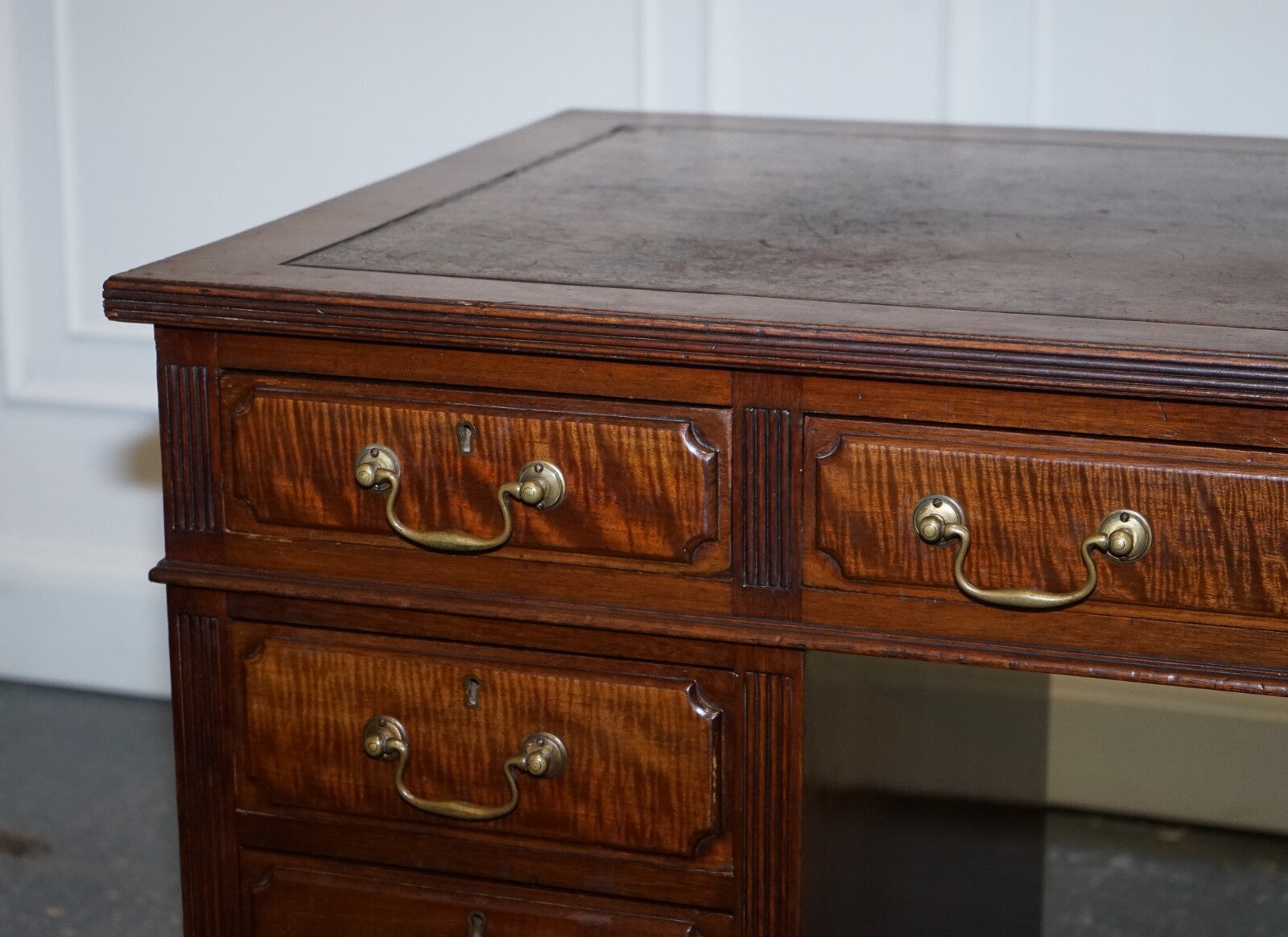EDWARDIAN MAPLE & CO PEDESTAL WRITING DESK DISTRESSED BROWN EMBOSSED LEATHER