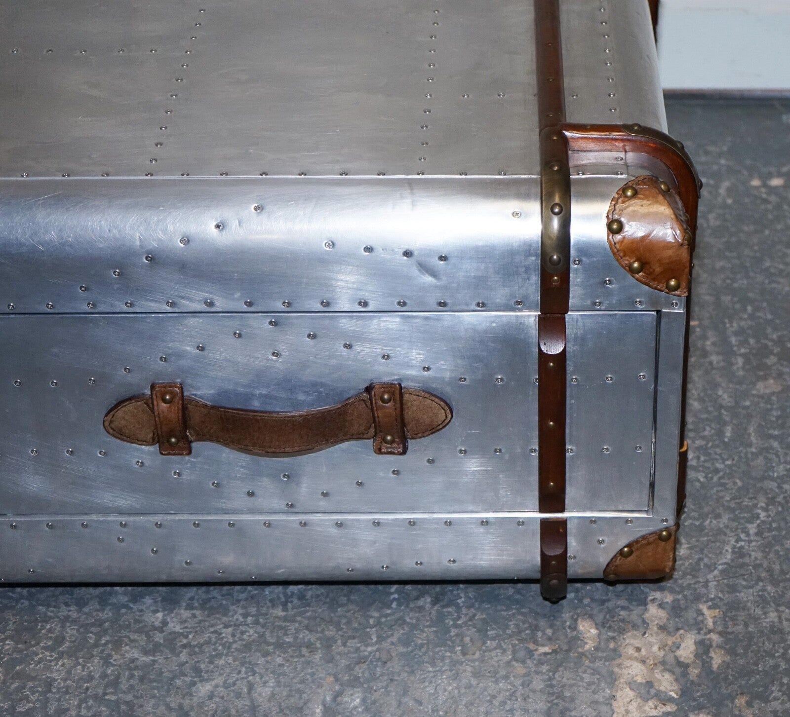VINTAGE TIMOTHY OULTON AVIATOR INDUSTRIAL SILVER COFFEE TABLE LEATHER DETAILS