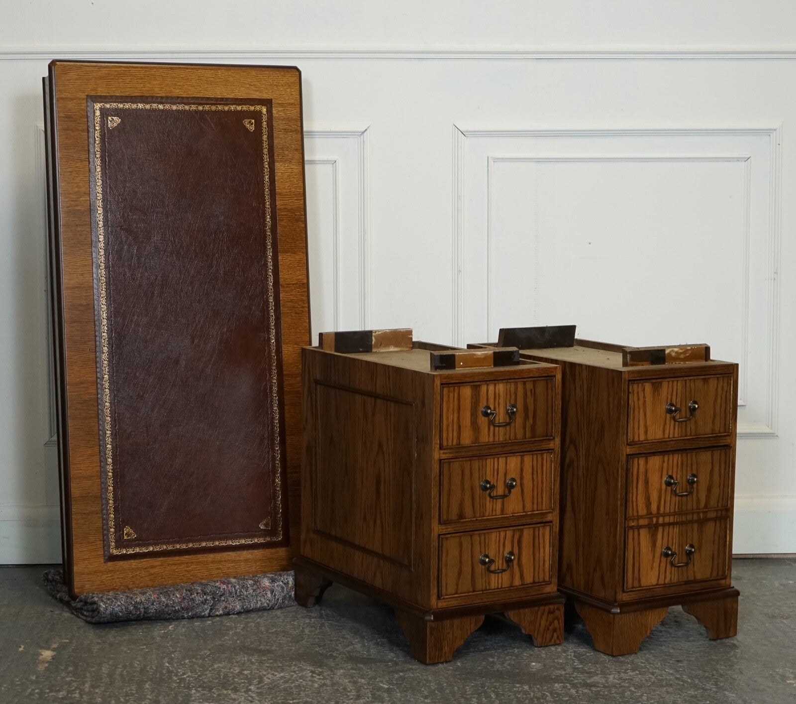 VINTAGE OAK OFFICE PEDESTAL DESK BROWN LEATHER TOP PART OF SUITE