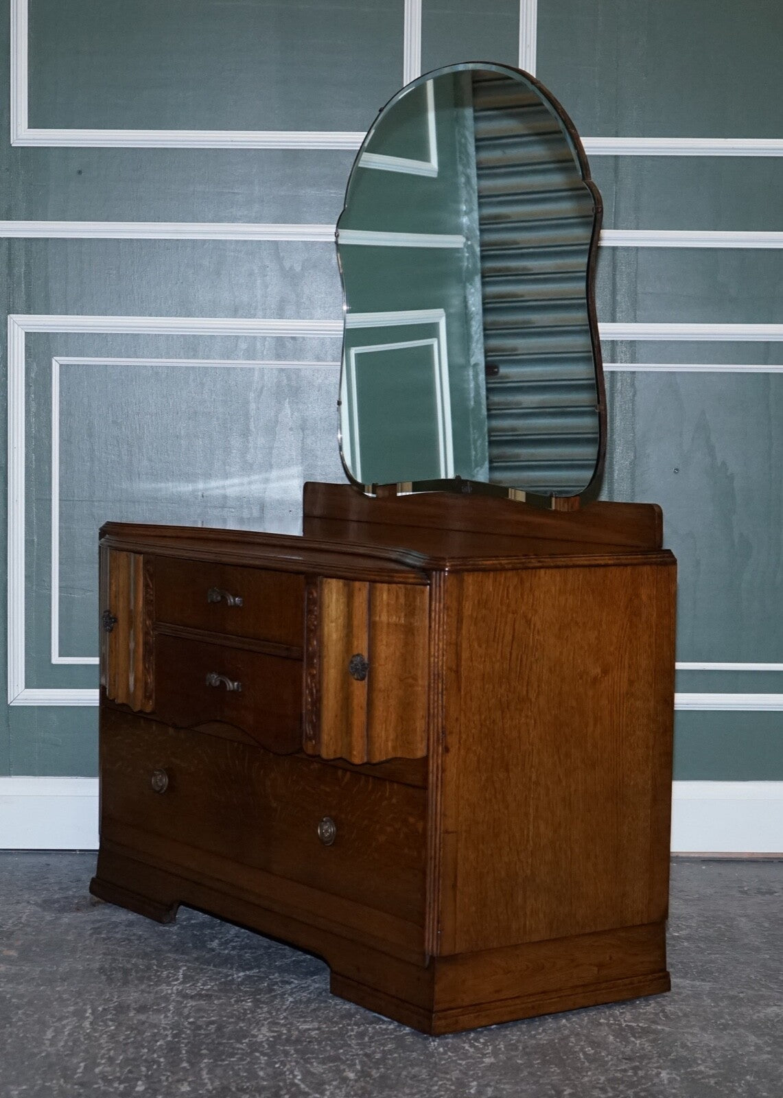 LOVELY VINTAGE ART DECO HAND CARVED OAK DRESSING TABLE WITH MIRROR