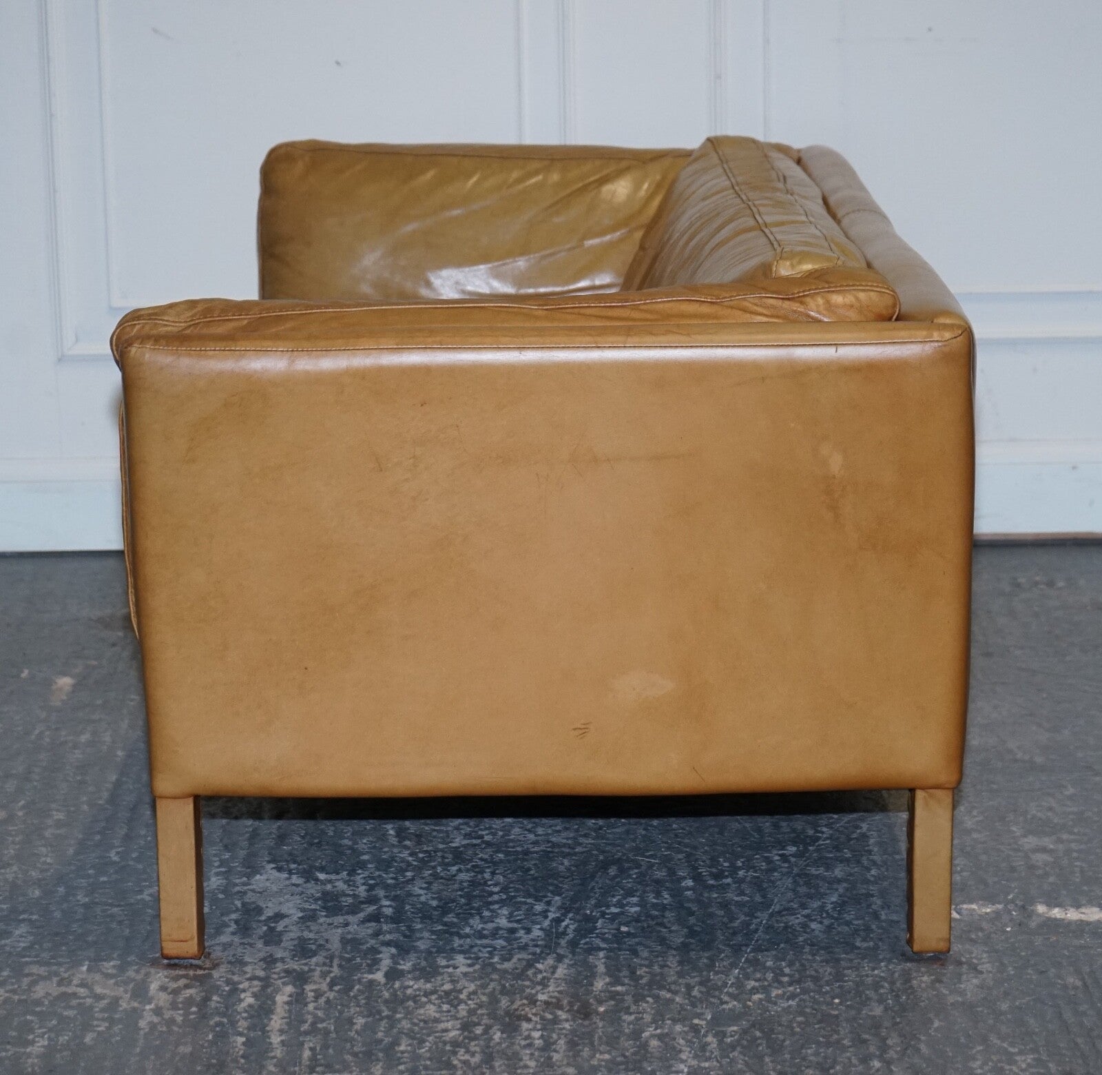 VERY COMFORTABLE CONTEMPORARY HALO GROUCHO BROWN TAN LEATHER TWO TO THREE SOFA