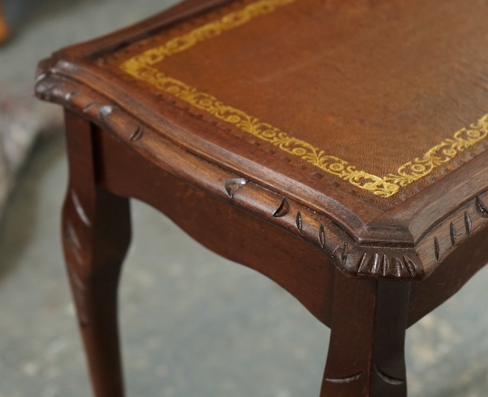 VINTAGE NEST OF TABLES QUEEN ANNE STYLE LEGS WITH BROWN EMBOSSED LEATHER TOP